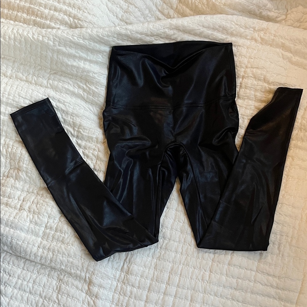 Jane and Bleecker Black Leggings leather look!